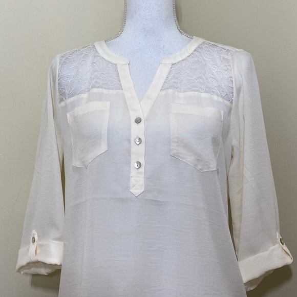 Nwt Express || Womans blouse with lace detail size XS - Picture 4 of 6